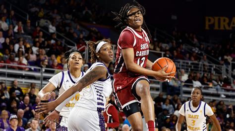 South Carolina still No. 1 in AP women’s basketball poll, Syracuse enters Top 25